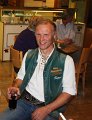 20 Siggi lacht ueber das am Stammtisch erzaehlte